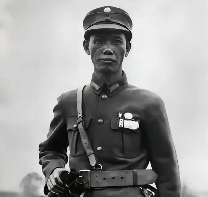 1932年1月，一个日本和尚在上海被杀了，日本领事以此为借口，要求在上海的中国军