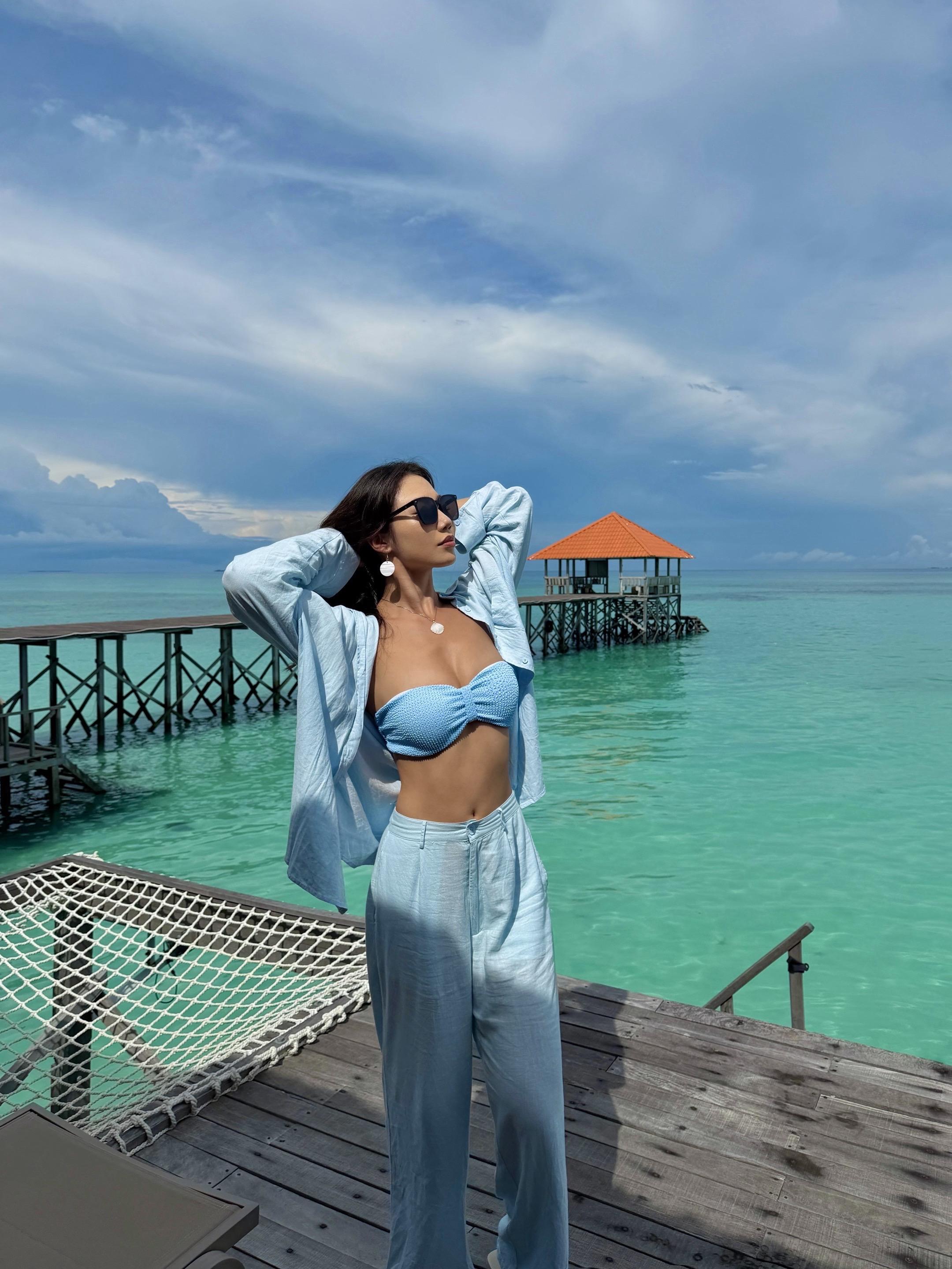 sunbath 🌴 💛。 🏝