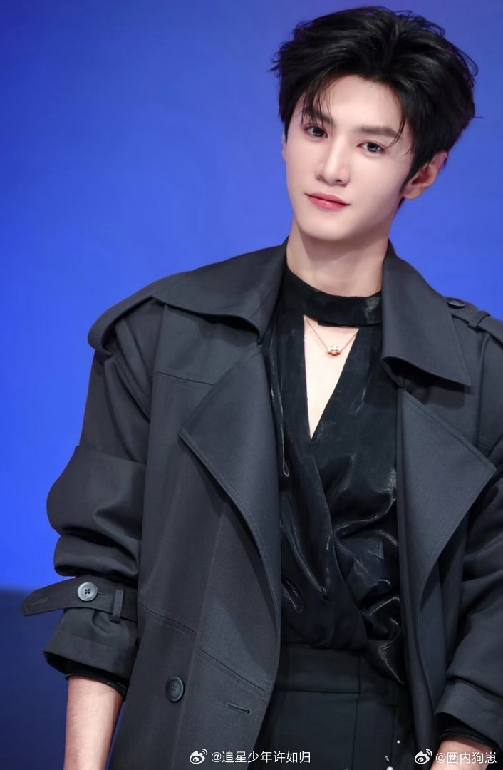 前有武艺拿蛋糕后有陈哲远开榴莲谁懂啊，陈哲远开榴莲这段真的看一次笑一次，笨手笨脚