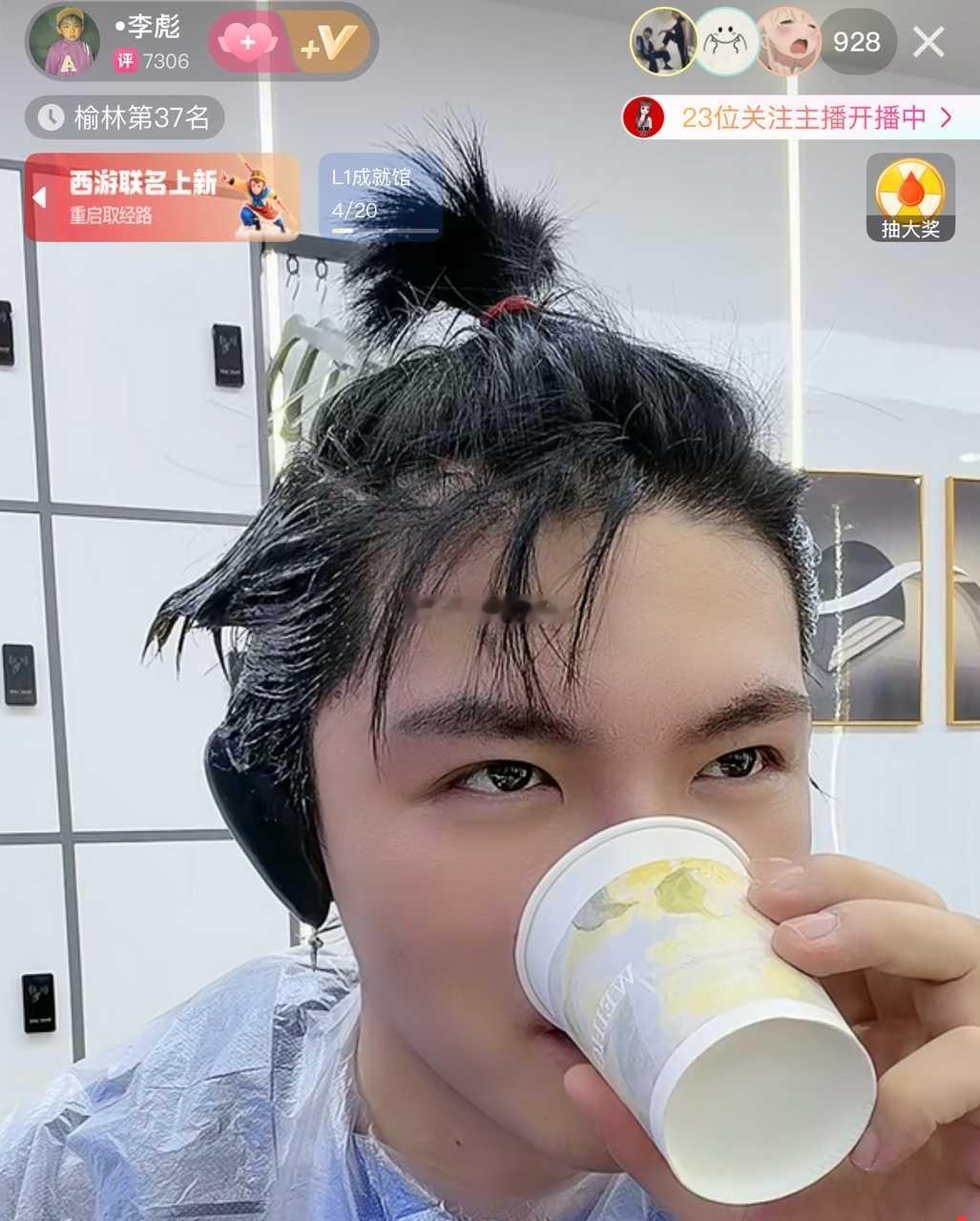 糊糊900人你直播啥呀。天天直播间训粉 虐粉。你把粉丝当傻呢 天天得哄着你不上票