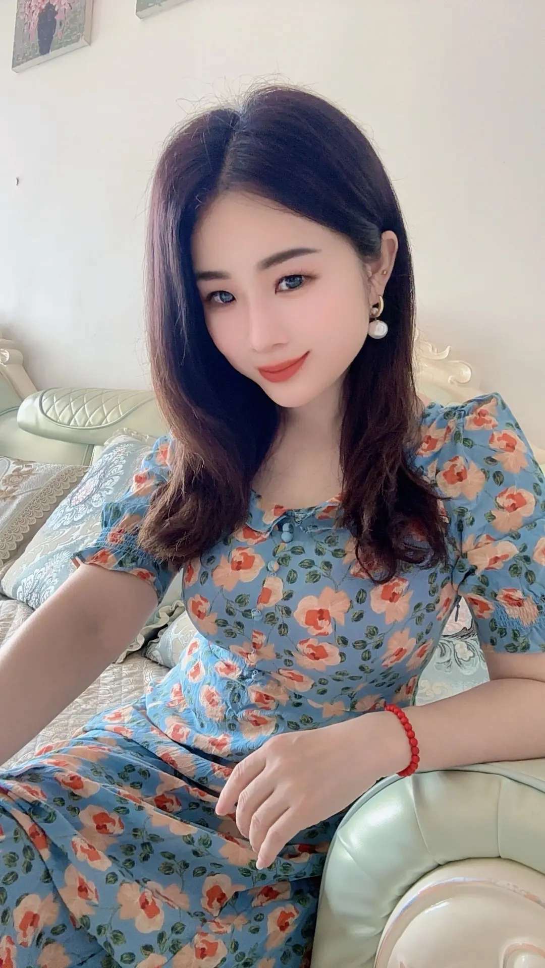 一个好的伴侣会减轻你一半的人间疾苦，它会滋养你的灵魂，让你时刻感受到温...