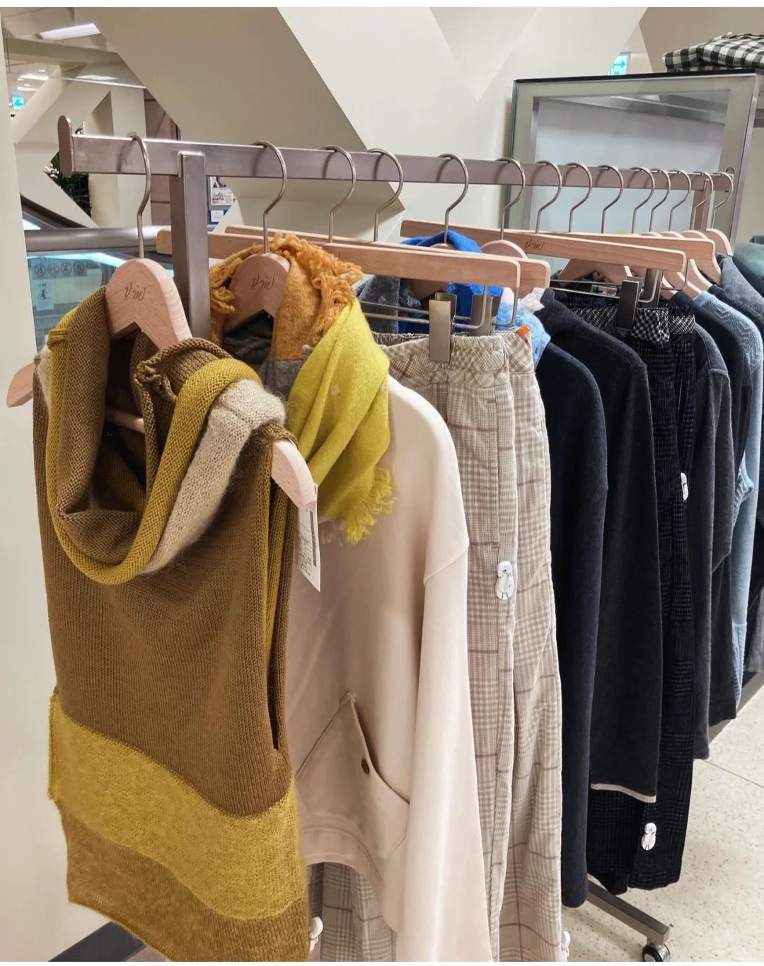 超可爱的日本品牌 每件衣服上都有个小拖鞋
