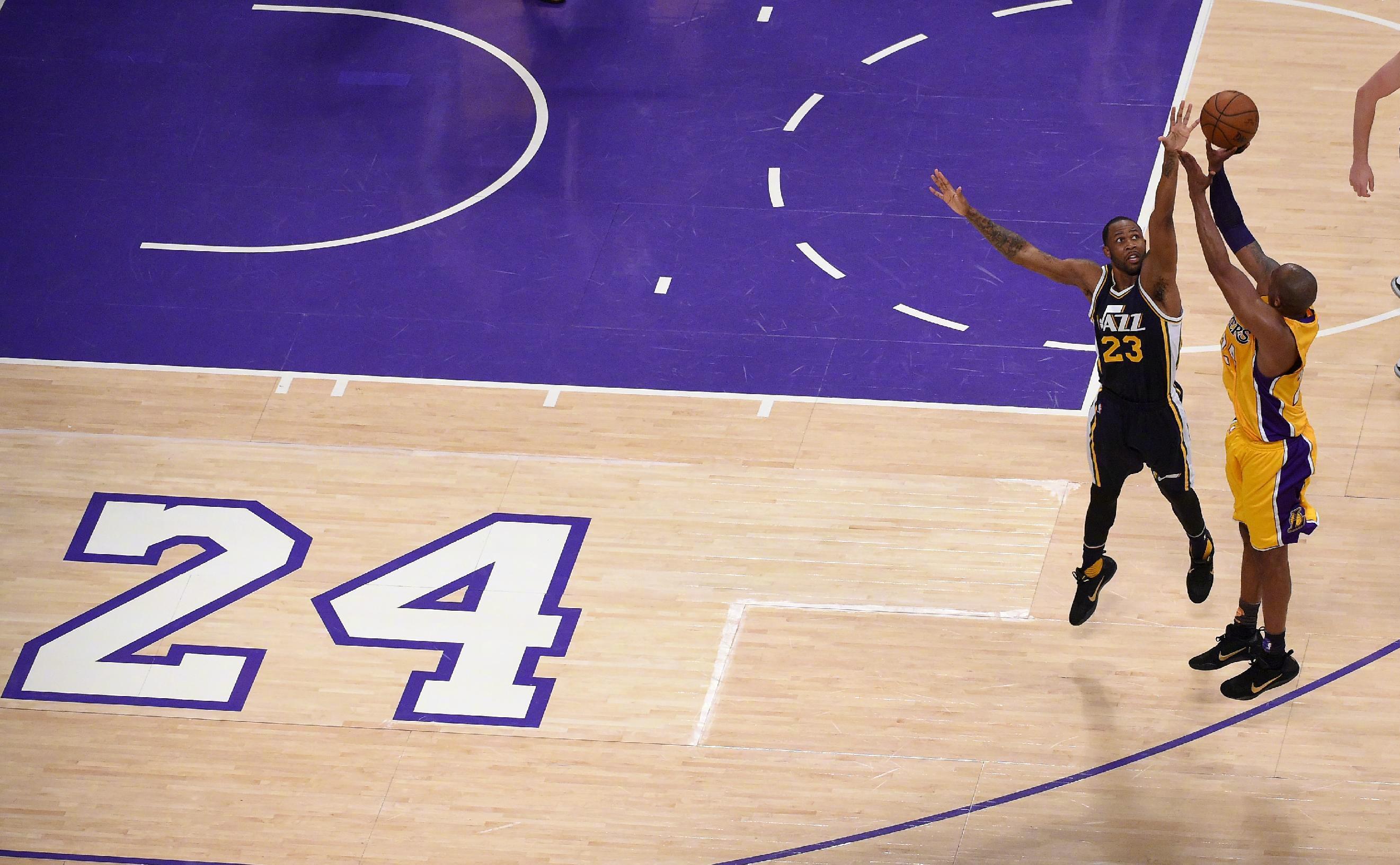 科比退役之战十周年十年前的此时此刻！ 