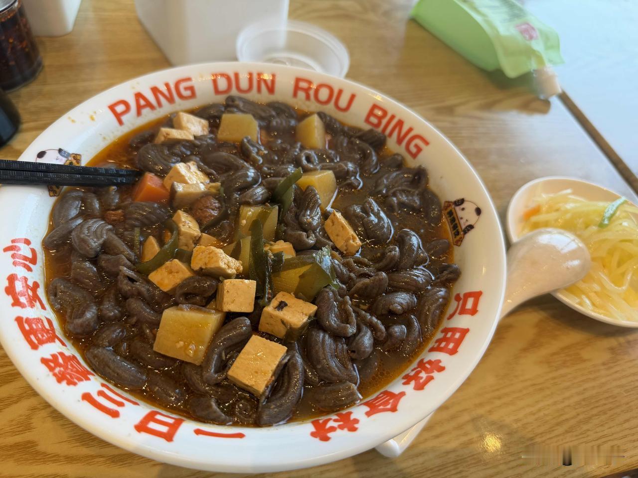 这几天在包头逛，很多时候都是在景点吃饭，即使是景点，物价我认为也还行，没有太贵。