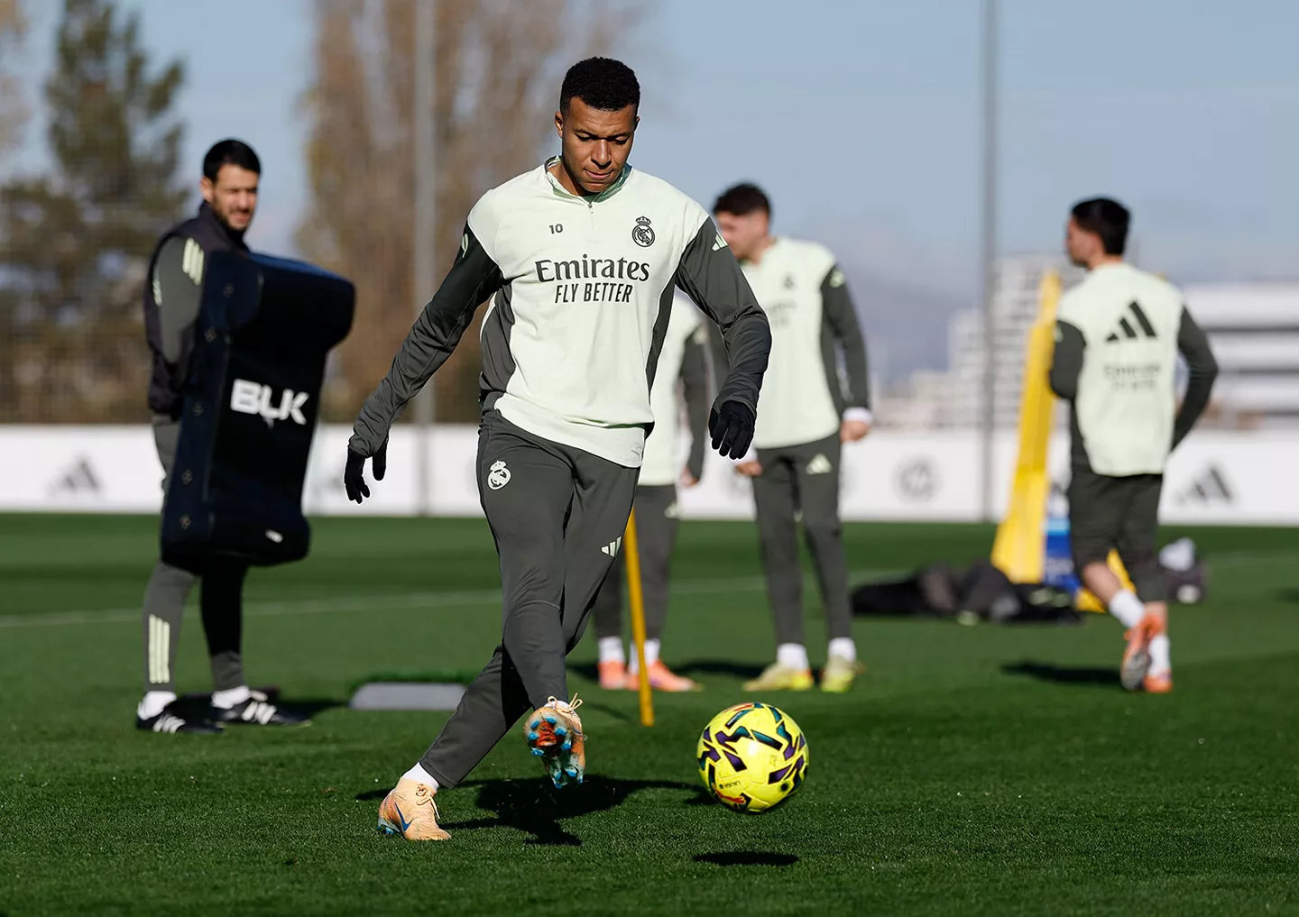 2025.12.13，球队完成备战阿拉维斯。皇马训练halamadrid