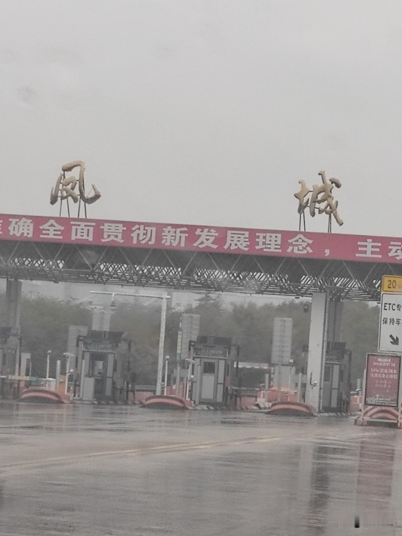 这个小城市真不错，国庆旅游，昨天赶到丹东，不愧是旅游城市，住宿也太贵了，小旅馆都