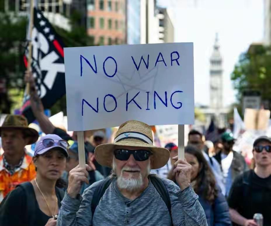 这周末发生在大洋彼岸的抗议游行竟有50个州、900万人参与，凸显特朗普政府与民意