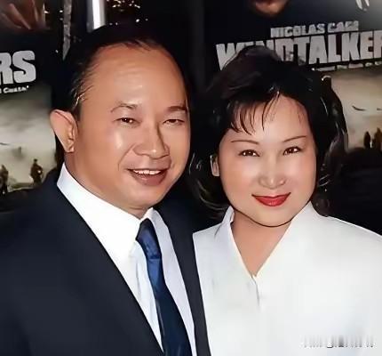 吴宇森2012年患淋巴癌卖房赴美，8年后妻子又患脑癌，进手术室前对他说：如果我走
