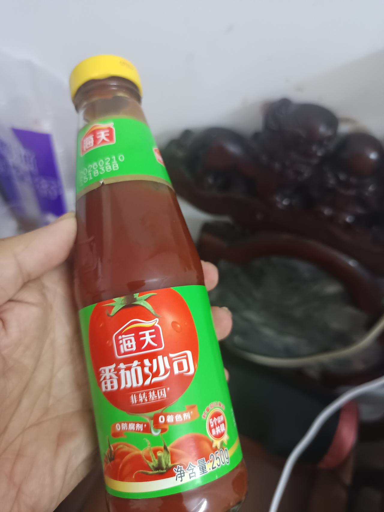 你敢相信吗？这是我随手买的番茄酱，但是为什么叫番茄沙司？