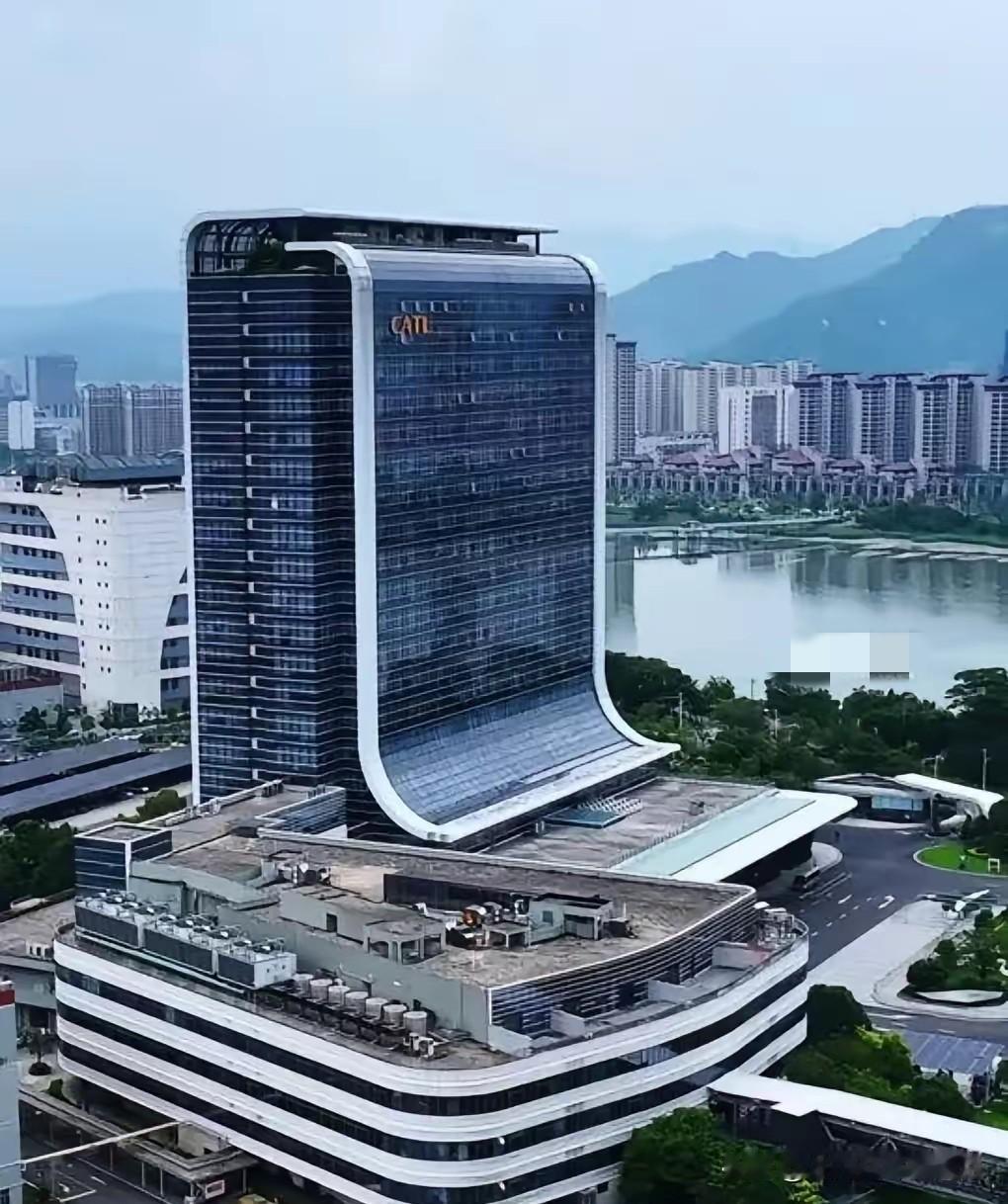 我预料到了新能源是风口，也预料到宁德时代会崛起，万万没想到它能改变这么多城市的命