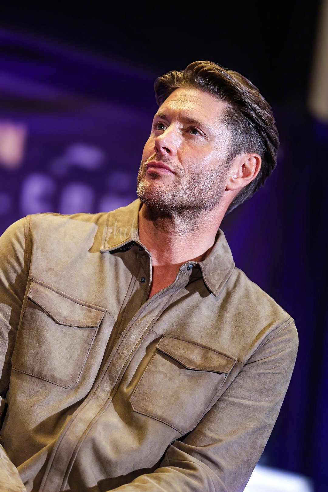 JensenAckles[超话]詹森在纳什维尔粉丝会上的现场新图[求关注]（3s