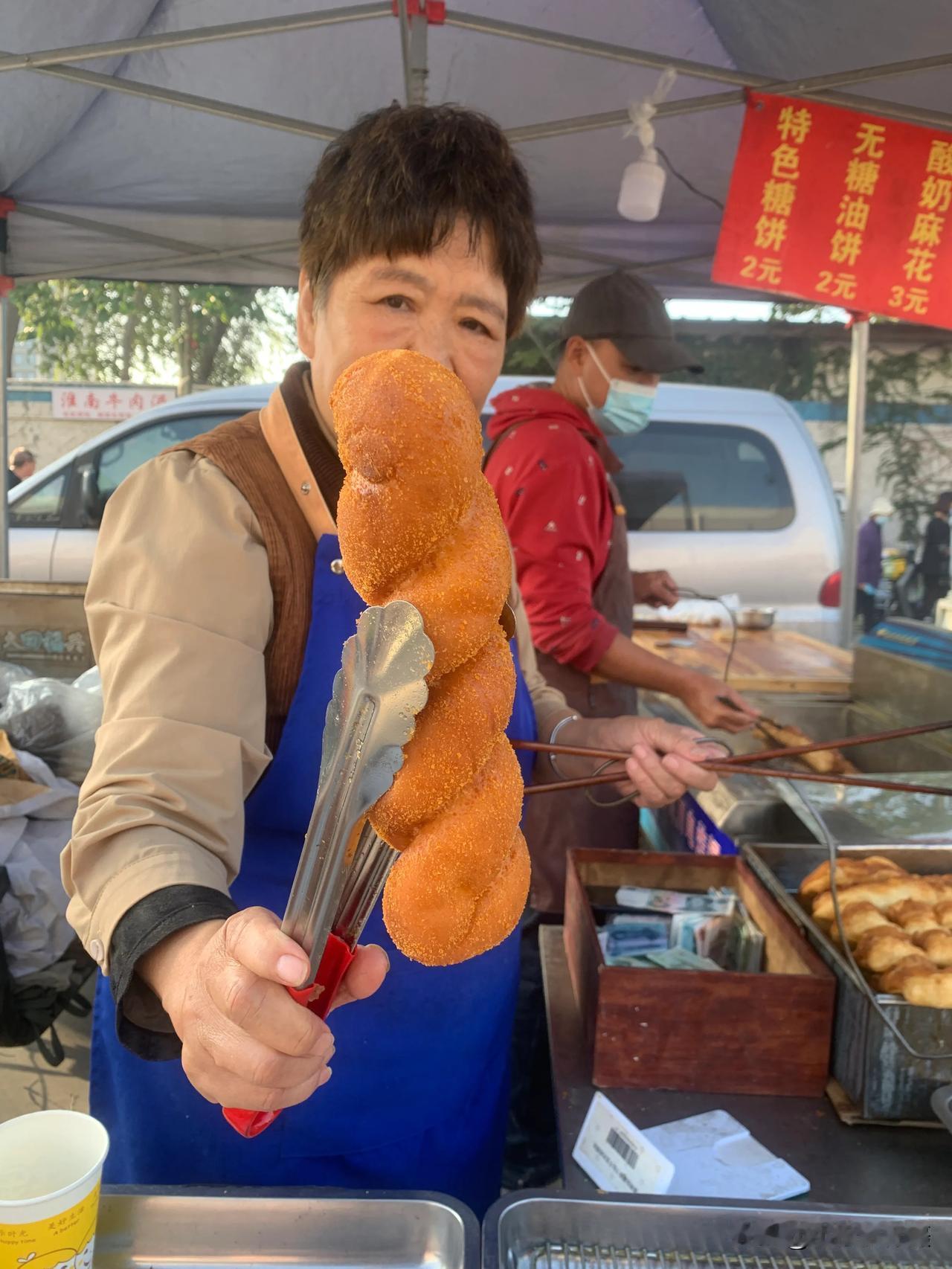  桥西西里便民市场这家大麻花真好吃，趁着今天最后一趟往这边跑，特意去买了十五根，