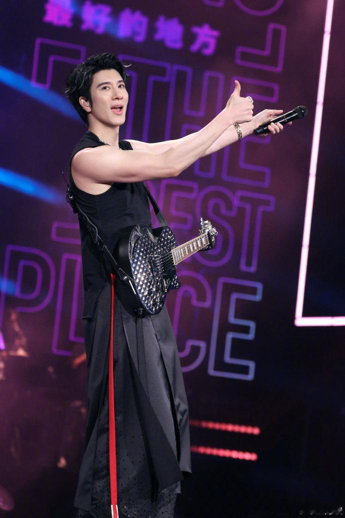 王力宏音乐无限流男主有脸了 昨晚被王力宏演唱会震撼到！音乐无限流既视感拉满，他穿