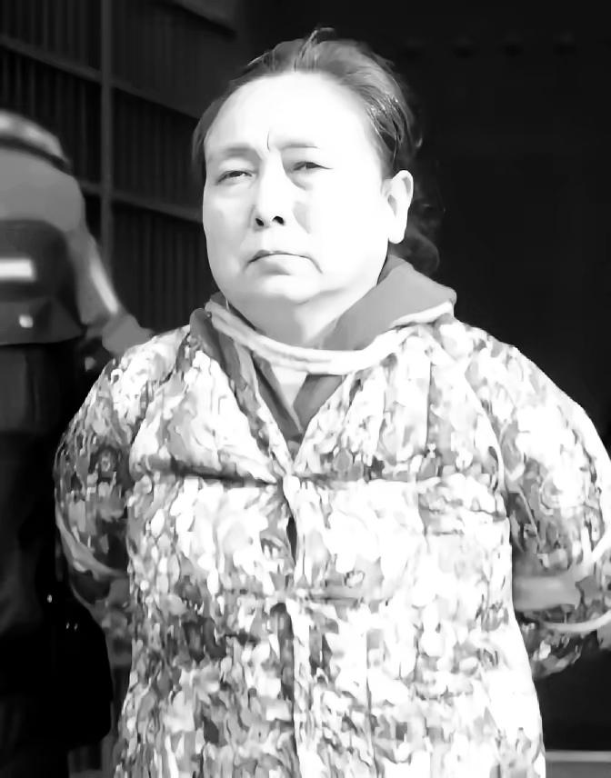 2018年，女毒枭杨克莲被押赴刑场，执行死刑。

她长期躲在缅甸，用二手车生意和
