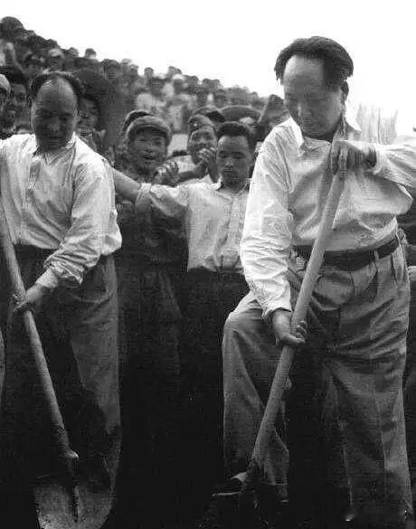 毛主席参加劳动！