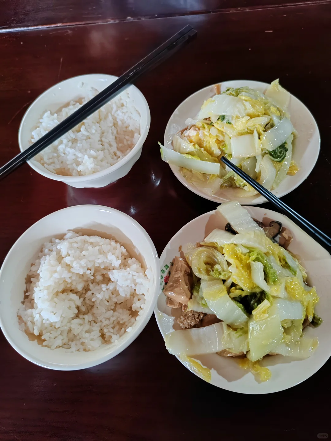 两个老年人的午餐