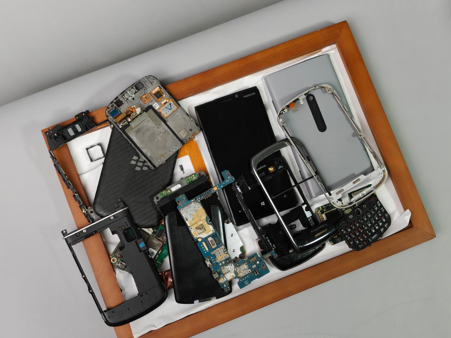 最近不止新机涨价，二手机涨价，旧手机也是炒得飞起。各种破烂变成了真香，不用只是换