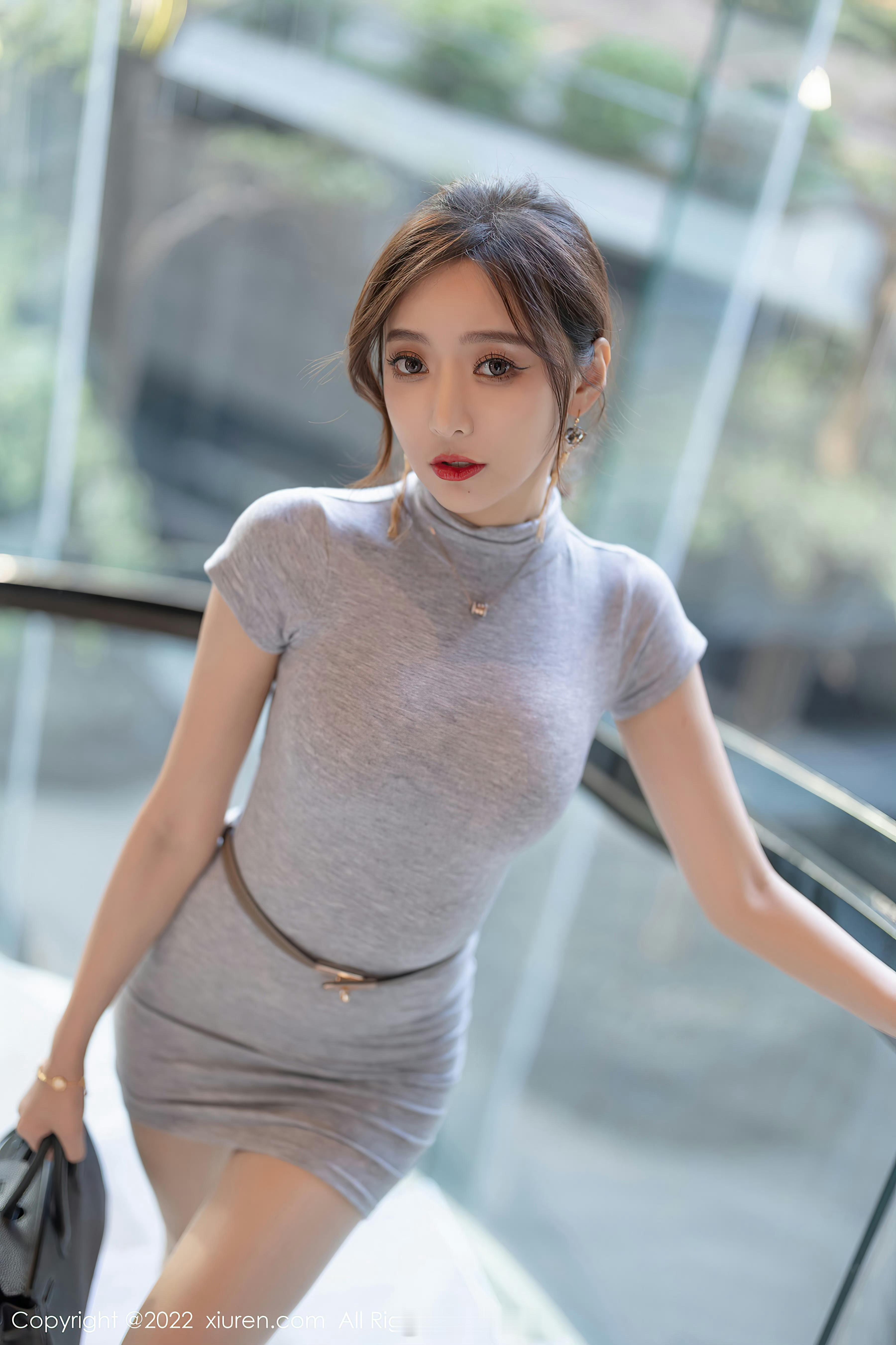 简单又迷人的灰色穿搭 ​​​