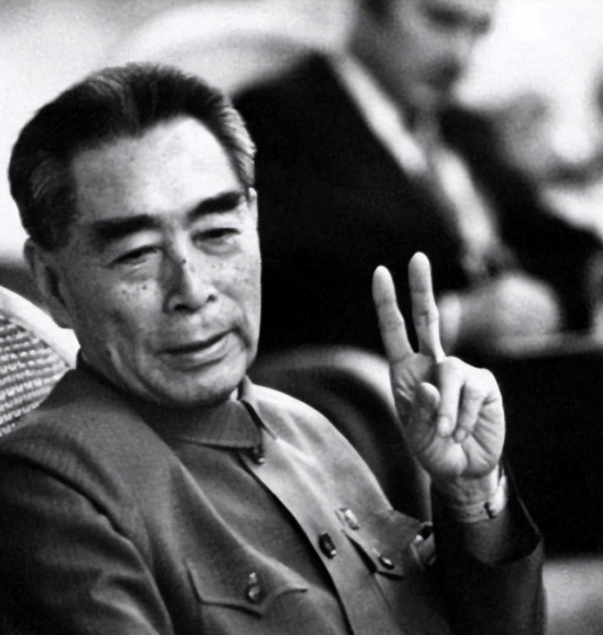 1975年周总理决定参加贺龙葬礼，叶帅连下两道命令，提高葬礼规格

“总理，您身