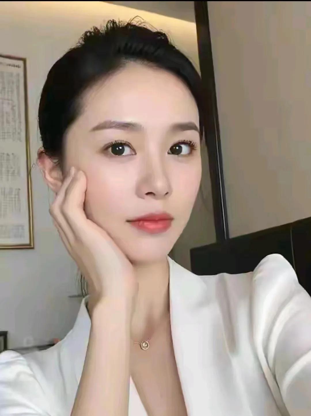 我明白了，原来喜欢上一个人，是这样的感觉。

自从遇见你，我的世界变得不同。眼角