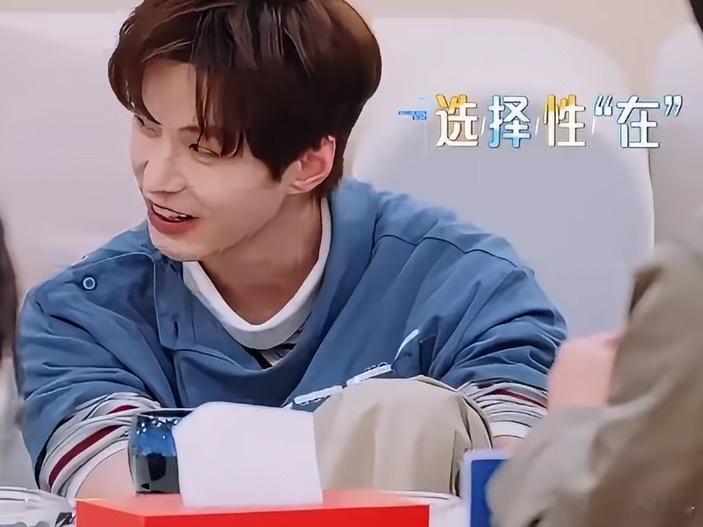 何炅竟然害怕接电话何炅害怕别人突然打电话我们的宿舍可以从容面对面交流，却很难适应