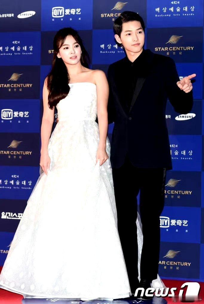 #宋仲基宋慧乔将出席百想# 前妻在线颁奖？[喵喵] ​​​