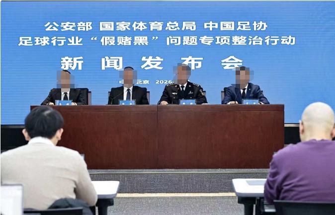网友痛斥：男足毫无成绩却拿数千万天价年薪，高薪养懒更滋生腐败！这话听着确实解气。