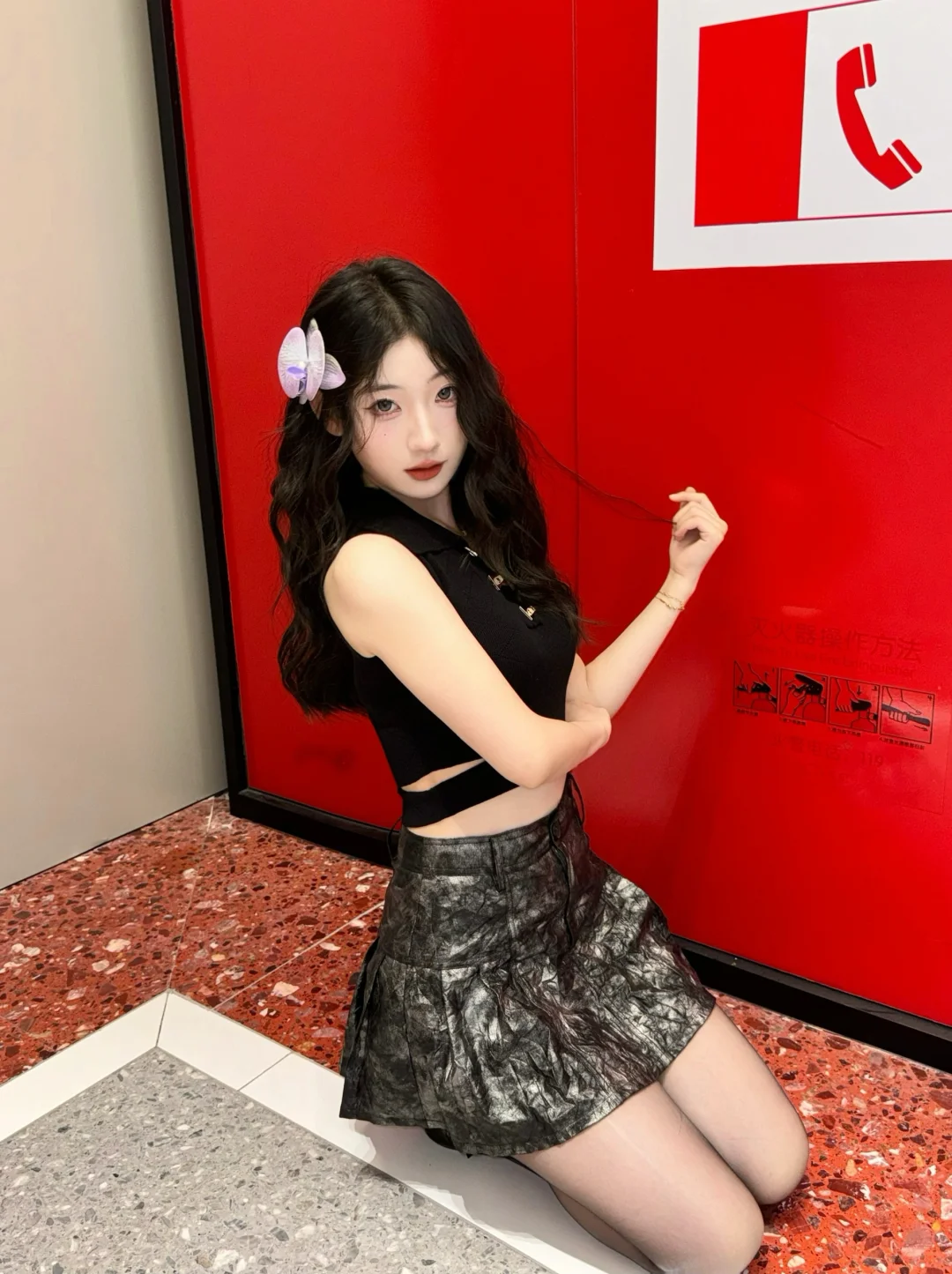 皮裙+黑丝 好酷好喜欢💕