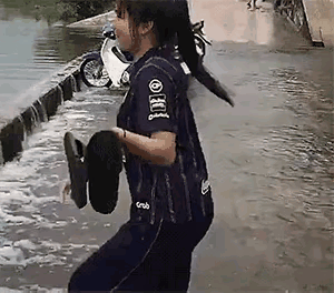 本想偷袭，没想到命运捉弄人啊。