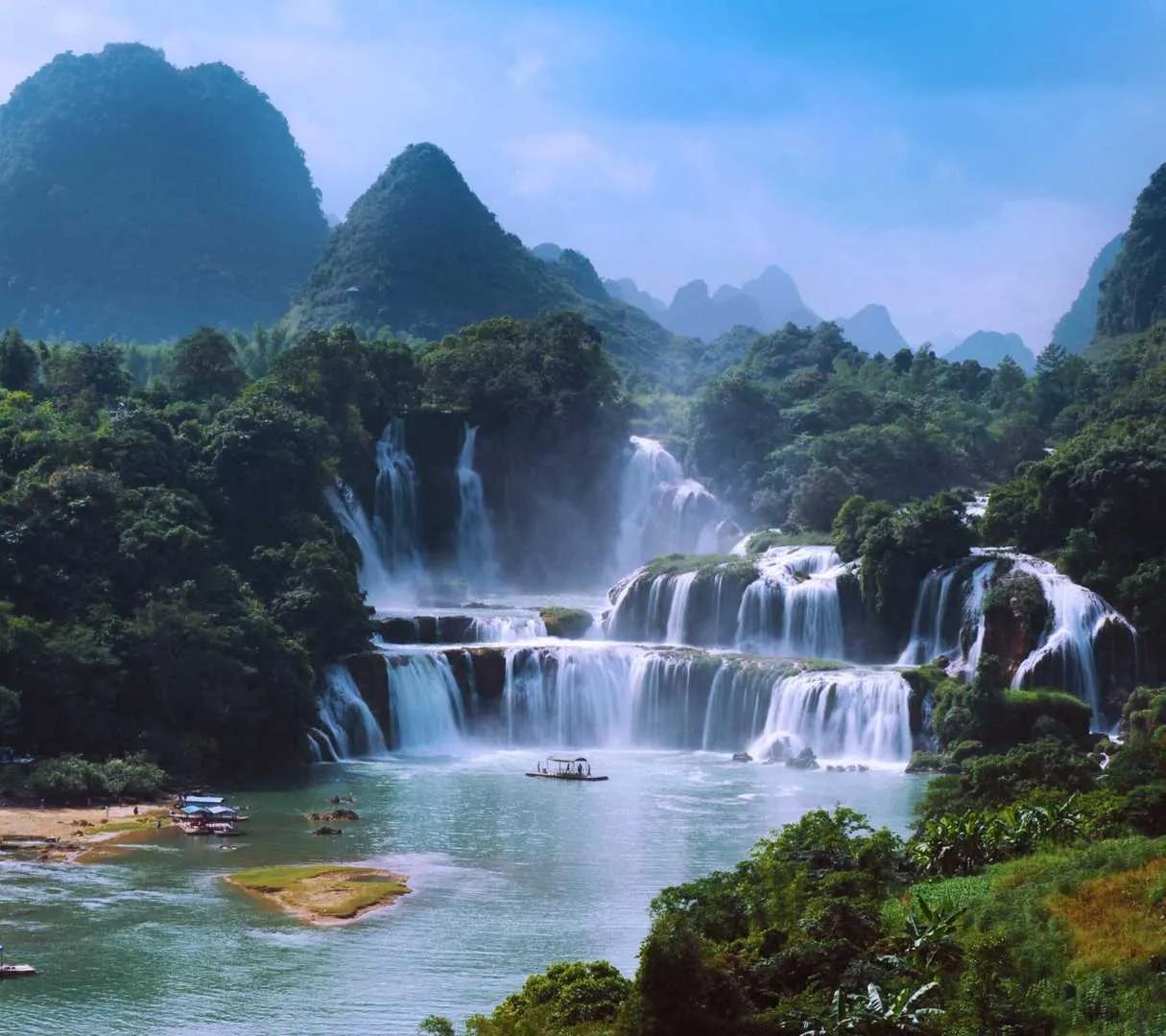 对下联：
原上联：
森字拆开全是木，
对下联：
淼字拆开全是水。
[作揖][心]