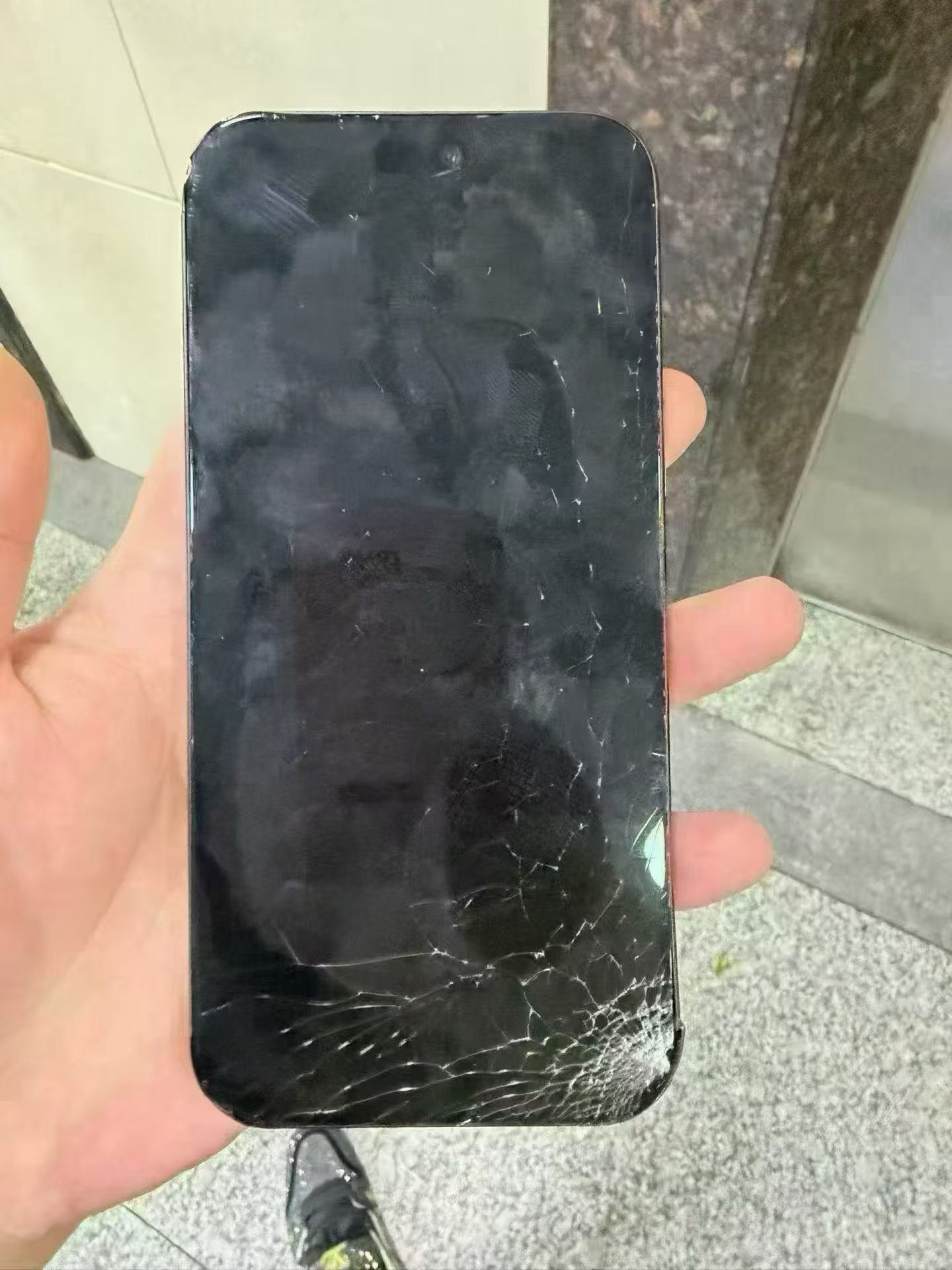 首批用户上手iPhone 18 Pro啊，这！上午才刚开卖，几小时就有人的iPh