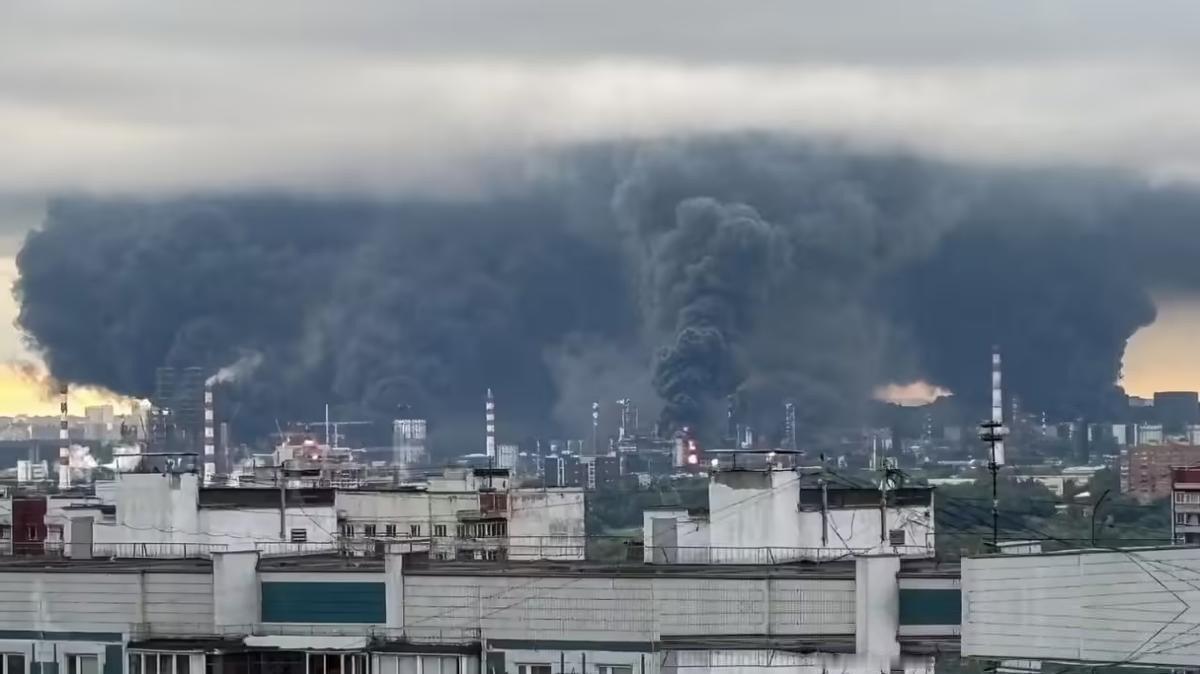 那个被咱们拉黑整整6年、靠在国会山骂我们起家的美国头号“反华刺头”，来了一趟北京