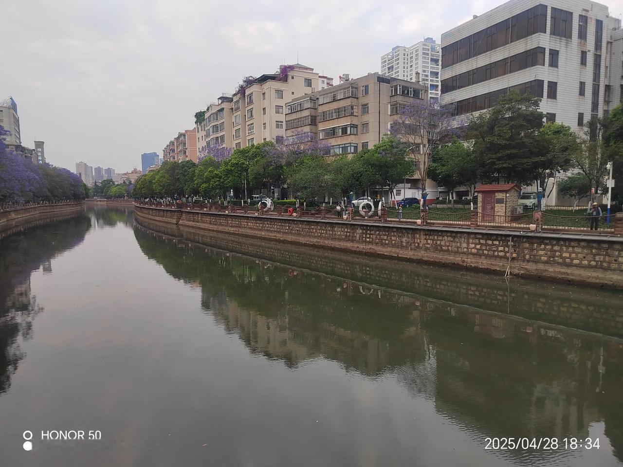 传统文化：先人写字从右往左排阵布营，大致跟现在绝对不一样，是前人错误，还是后人有