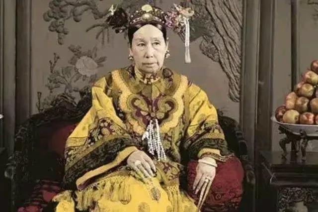 话说1898年6月，慈禧太后如同一位“权谋高手”，悄然对光绪皇帝和他的维新派发动