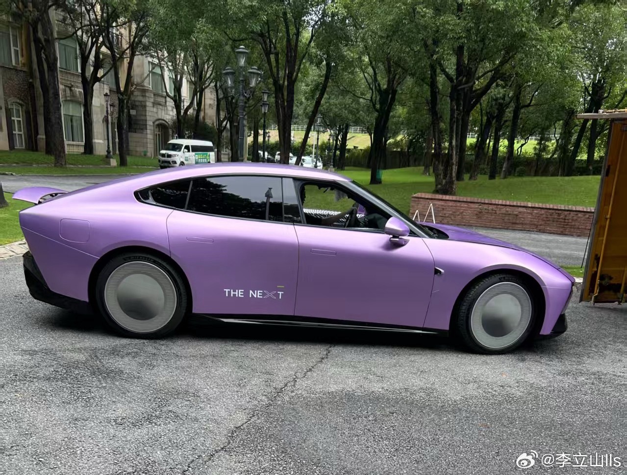 这是the next P7的实车？确实有点科幻！ ​​​