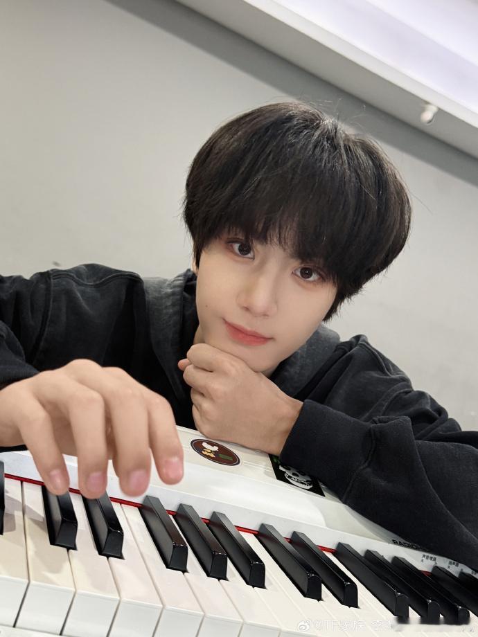 李煜东会好好努力公演的李煜东说公演很紧张李煜东说公演很紧张还觉得上台后会好一点，