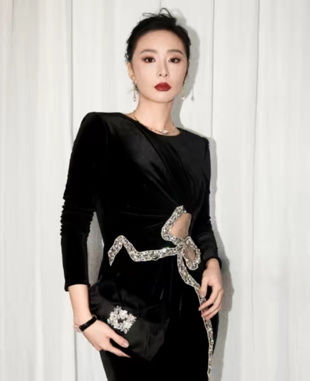 壮实的高叶、发福的马丽，用扎实的演技，征服了观众。跟弱不禁风的白瘦幼对比，高叶马