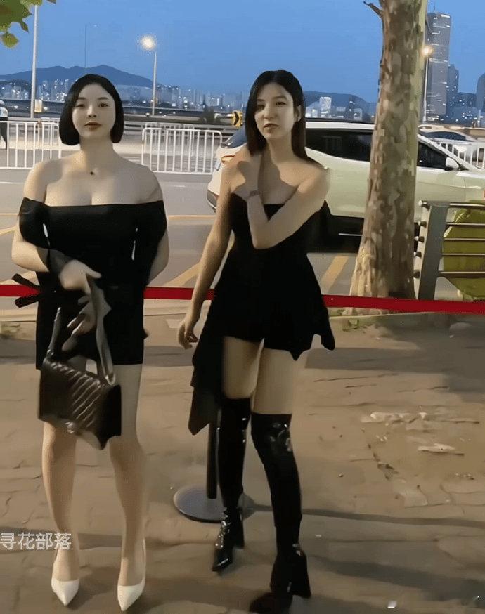 听说这么女孩子，大部分男孩子都会选择左边你们觉得呢[思考][思考][思考]  