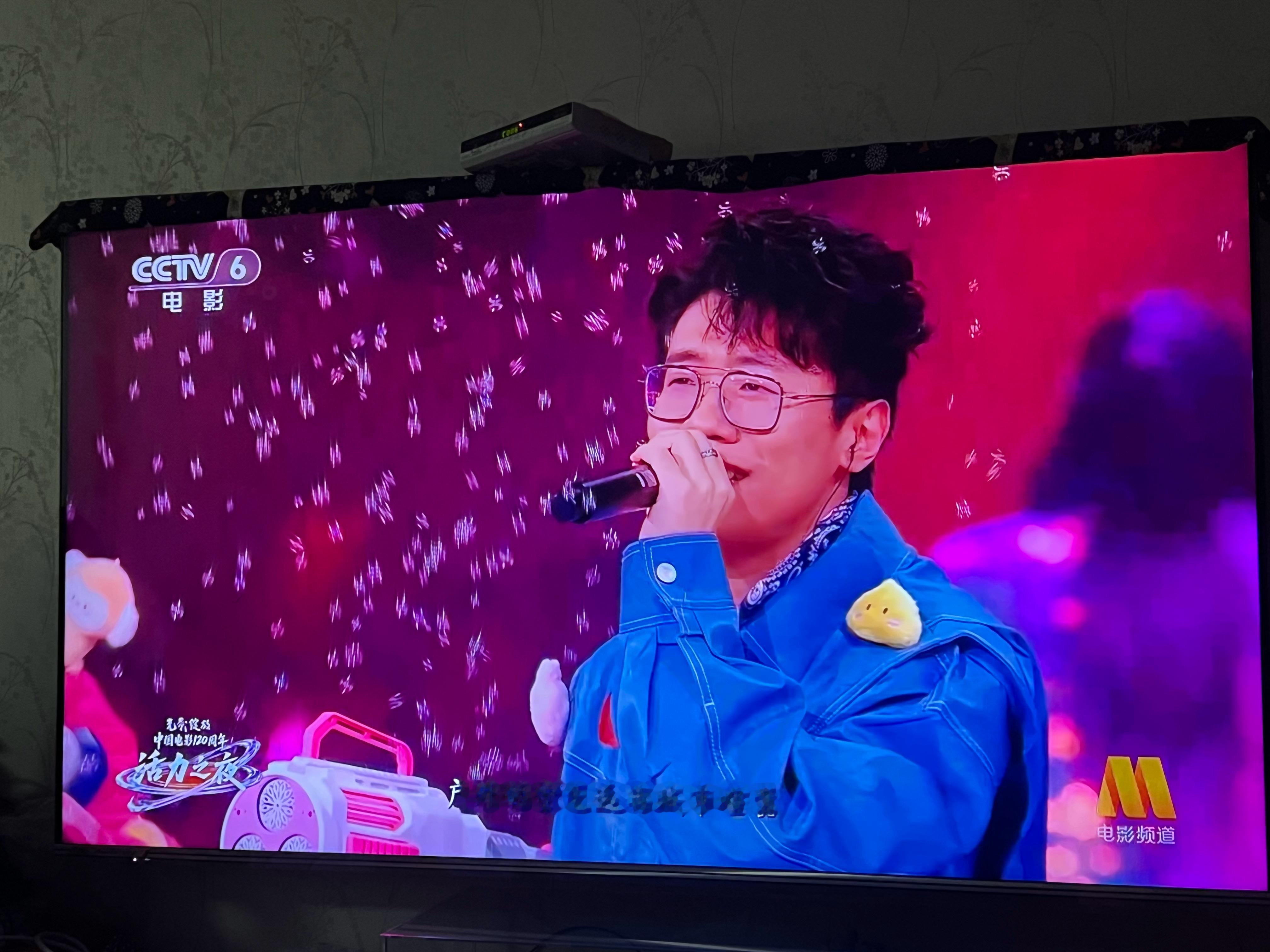 一抬眼发现碰见熟人了这不是我们喜人吗（喜团大乱炖bushi） 