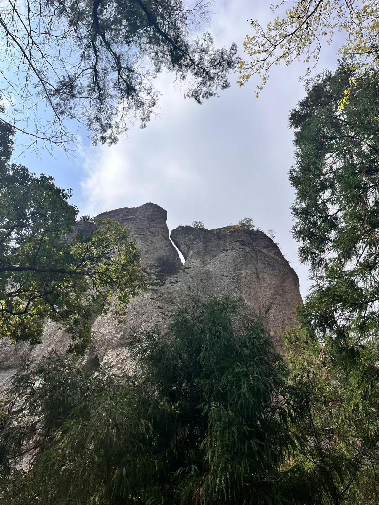 年轻人讨厌“爹味”主要是因为这种沟通方式体现了‌居高临下的姿态、不平等的对话关系