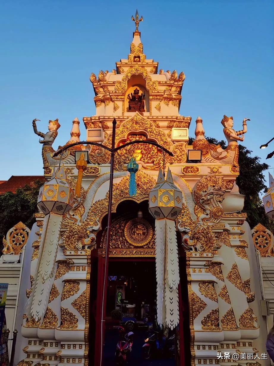 梦幻般的清迈古城，契迪龙寺