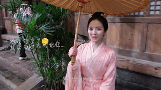 #李兰迪背雨巷 死去的记忆被唤醒# 原来这段戏的幕后是这样的啊！谁还没上学学过雨