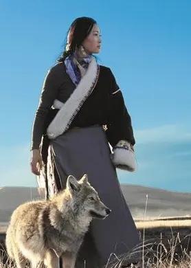 女画家李微漪，写了一封公开信，细心的网友发现，有个模糊不清的地方，是一点泪痕，想