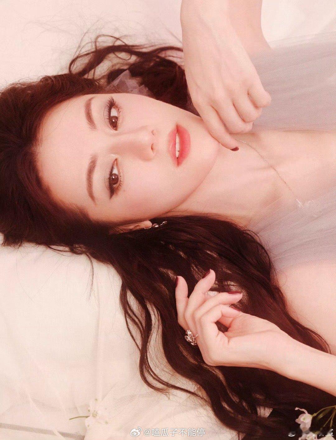迪丽热巴今天这身也是高定吗？好看唉[打call] ​​​