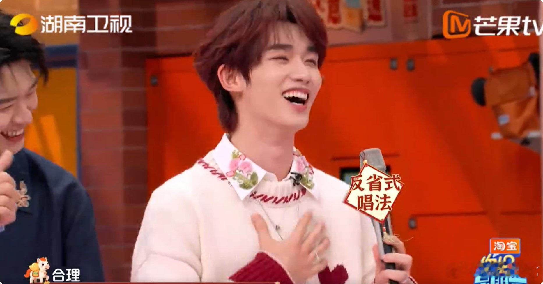 丁程鑫对镜子自省式唱歌丁程鑫的清奇脑回路！分手歌唱成自省曲，这孩子真的太可爱了。