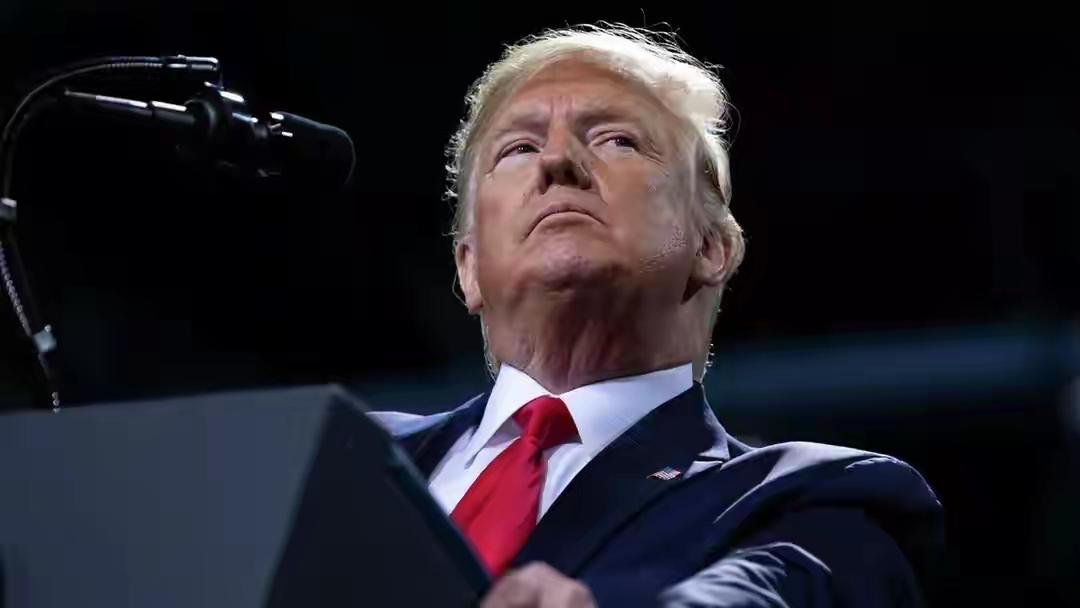 特朗普或对委宣战，美航母就位，不到24小时，中方表态力保马杜罗