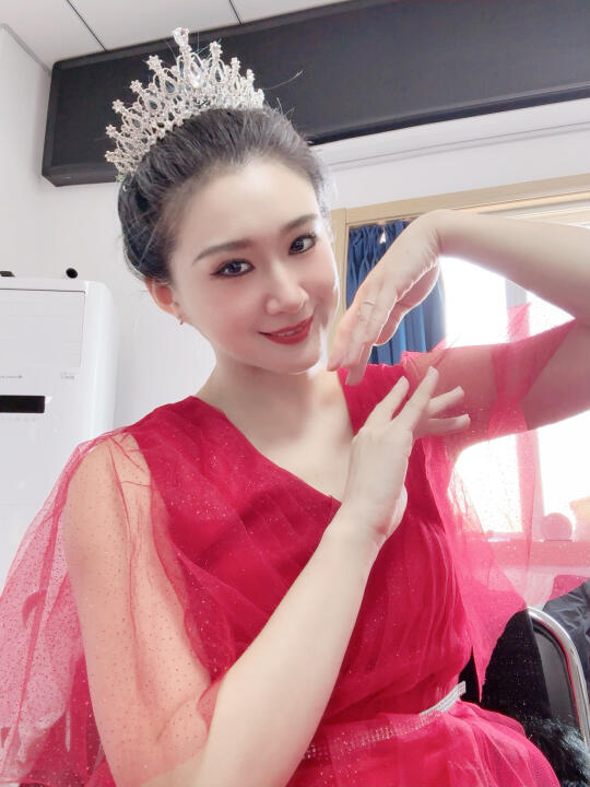别低头，皇冠会掉👑