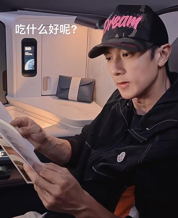 吴尊发文控诉国泰航空，我能理解。

遇到问题，发文说两句很正常。

但让我怎么都