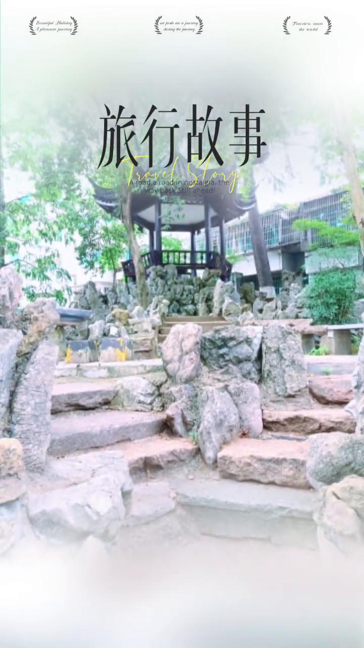 旅行故事。
A road，a road in nostalgia.the roa