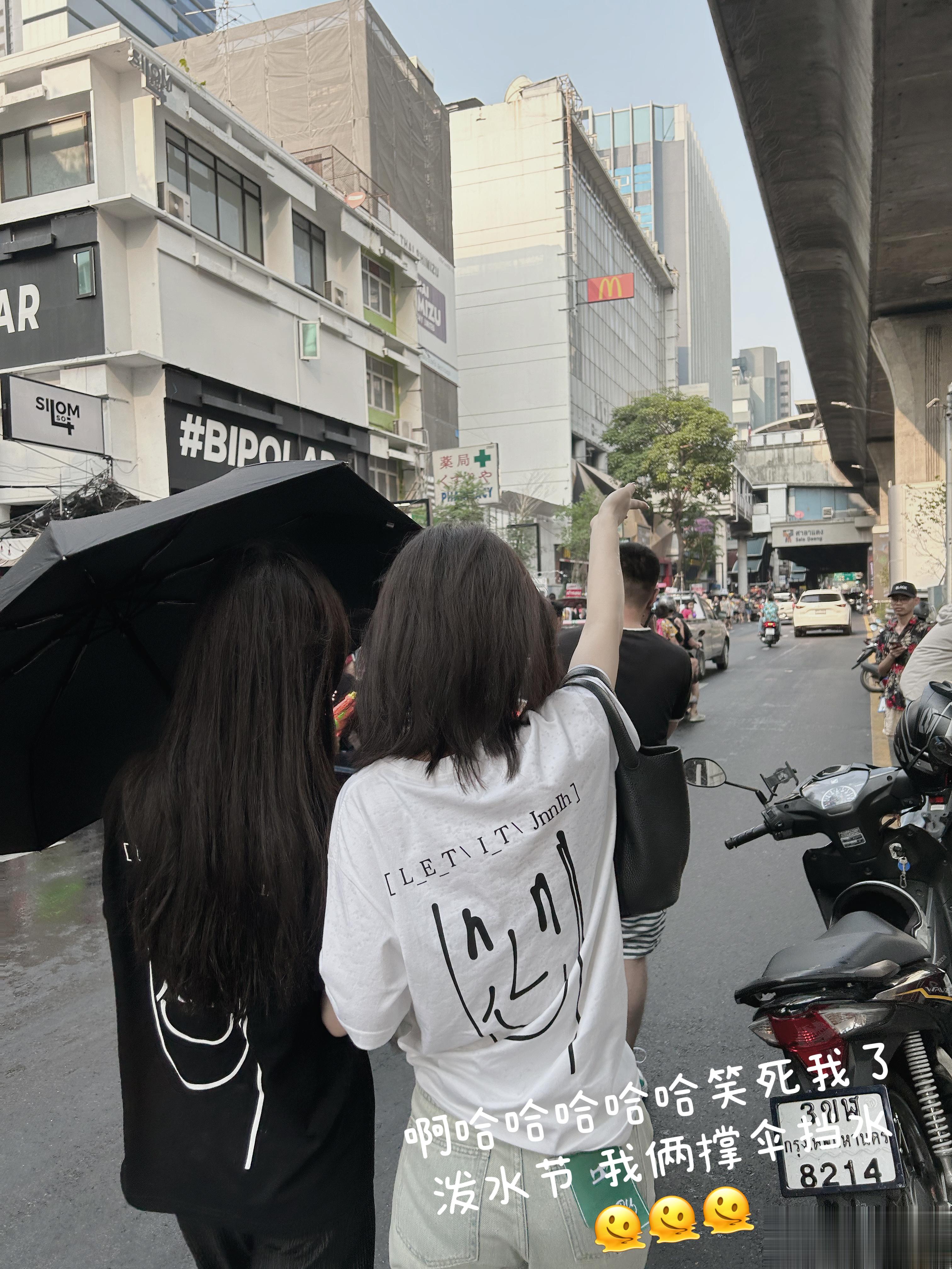 都说来泰国吃不胖 看来是真的 每天能吃能喝能睡的 啊哈哈哈哈[嘻嘻][嘻嘻][嘻
